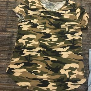 CAMO SHORT-SLEEVES TOPS